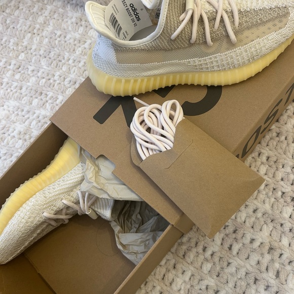 Yeezy Boost 350 V2 - size 7 - Picture 4 of 4